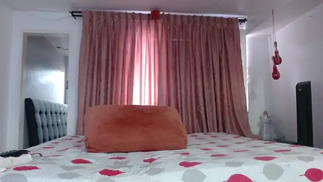 linapalacios online show from 06/02/26, 10:34