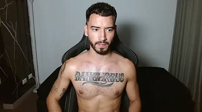 Snapshot of Dangerous-Men chatting on 02/06/25, 01:05 Dangerous-Men online show from 02/06/25, 01:05