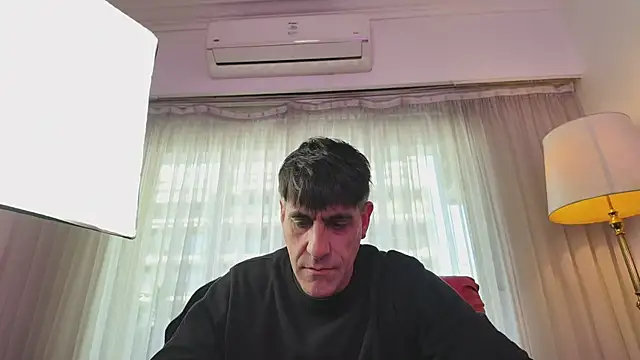 Snapshot of Elnonoykeila77 chatting on 05/18/26, 04:35 Elnonoykeila77 online show from 05/18/26, 04:35