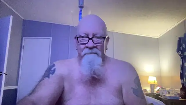 Snapshot of kcbace61760 chatting on 12/23/25, 04:43 kcbace61760 online show from 12/23/25, 04:43