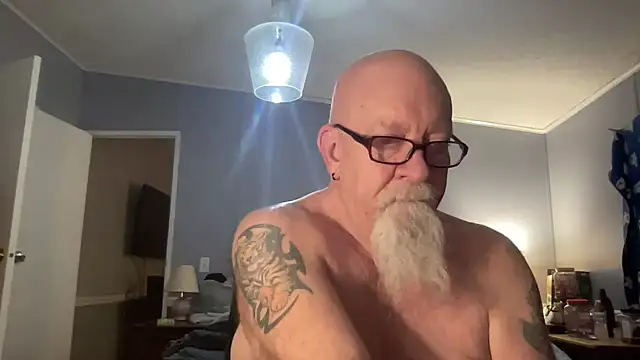 Snapshot of kcbace61760 chatting on 03/03/26, 01:23 kcbace61760 online show from 03/03/26, 01:23