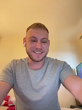 Snapshot of Weestud94 chatting on 02/01/25, 03:18 Weestud94 online show from 02/01/25, 03:18