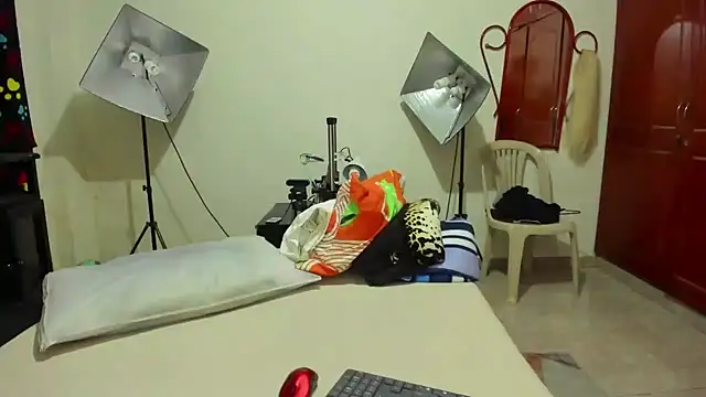 Snapshot of ashley_rossez7 chatting on 12/03/24, 12:13 ashley rossez7 online show from 12/03/24, 12:13