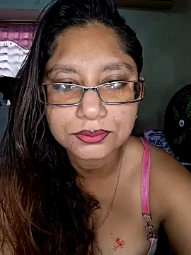 Snapshot of Sivanija_21 chatting on 02/04/25, 06:06 Sivanija 21 online show from 02/04/25, 06:06