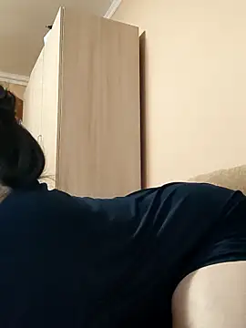 Zulfiya Bruce online show from 12/15/25, 06:12