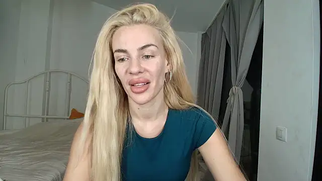 Snapshot of Roshana16 chatting on 09/26/25, 06:34 Roshana16 online show from 09/26/25, 06:34