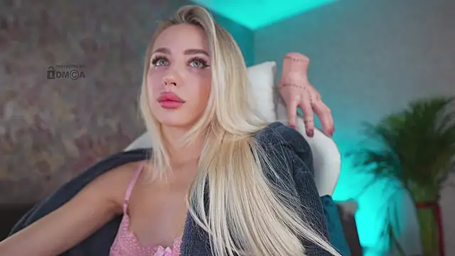 Snapshot of misstics_ chatting on 10/23/25, 05:44 misstics online show from 10/23/25, 05:44