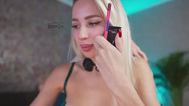 Snapshot of misstics_ chatting on 10/25/25, 03:51 misstics online show from 10/25/25, 03:51