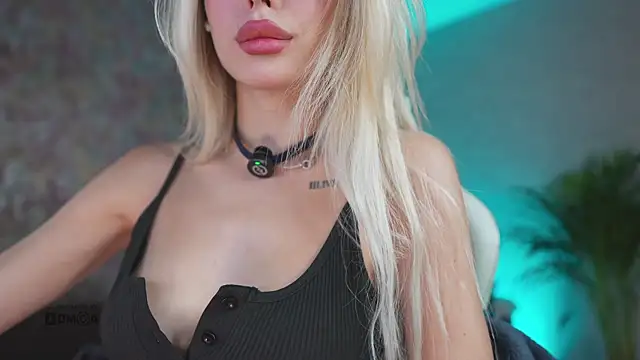 Snapshot of misstics_ chatting on 11/19/25, 06:41 misstics online show from 11/19/25, 06:41