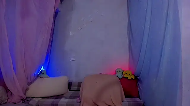 Snapshot of LickLizzy chatting on 01/17/25, 02:18 LickLizzy online show from 01/17/25, 02:18