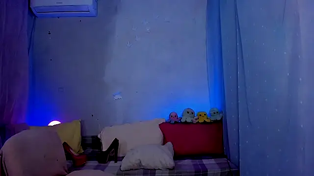 Snapshot of LickLizzy chatting on 02/06/25, 11:15 LickLizzy online show from 02/06/25, 11:15