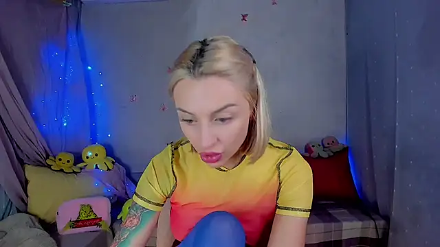 Snapshot of LickLizzy chatting on 01/12/26, 10:26 LickLizzy online show from 01/12/26, 10:26