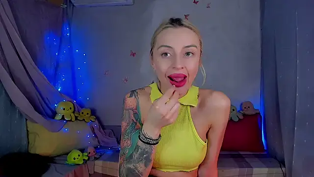 Snapshot of LickLizzy chatting on 02/06/26, 10:35 LickLizzy online show from 02/06/26, 10:35