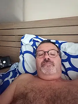 Snapshot of mike9473 chatting on 09/15/25, 05:51 mike9473 online show from 09/15/25, 05:51