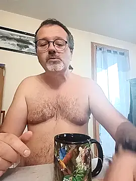 Snapshot of mike9473 chatting on 09/18/25, 05:31 mike9473 online show from 09/18/25, 05:31