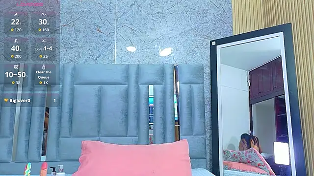 Snapshot of veronicaroose_ chatting on 06/19/26, 12:53 veronicaroose online show from 06/19/26, 12:53