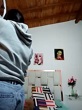 LunaZambrano online show from 02/21/25, 03:21