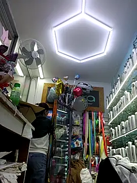 LunaZambrano online show from 12/15/25, 06:56