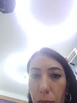 LunaZambrano online show from 06/04/26, 10:27