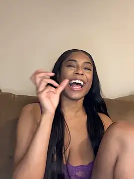 Snapshot of CandyLuxxxx chatting on 12/06/24, 09:02 CandyLuxxxx online show from 12/06/24, 09:02