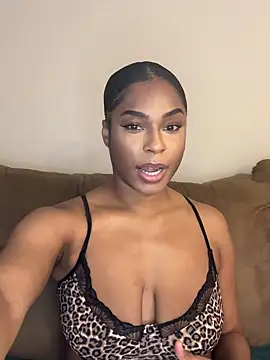 Snapshot of CandyLuxxxx chatting on 12/11/24, 05:15 CandyLuxxxx online show from 12/11/24, 05:15