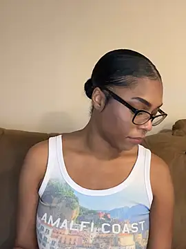 Snapshot of CandyLuxxxx chatting on 12/12/24, 05:37 CandyLuxxxx online show from 12/12/24, 05:37