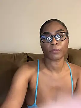 Snapshot of CandyLuxxxx chatting on 12/14/24, 08:29 CandyLuxxxx online show from 12/14/24, 08:29