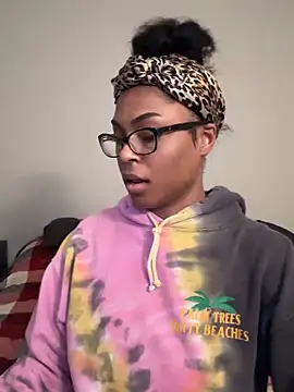 Snapshot of CandyLuxxxx chatting on 12/14/24, 11:34 CandyLuxxxx online show from 12/14/24, 11:34