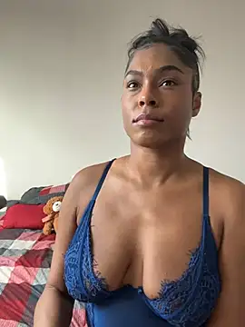 Snapshot of CandyLuxxxx chatting on 01/07/25, 05:09 CandyLuxxxx online show from 01/07/25, 05:09