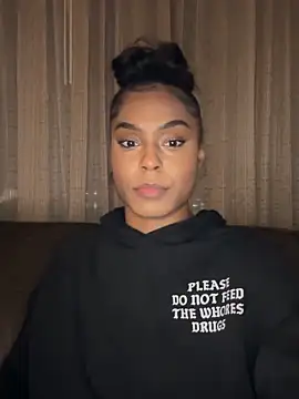 Snapshot of CandyLuxxxx chatting on 01/11/25, 03:02 CandyLuxxxx online show from 01/11/25, 03:02