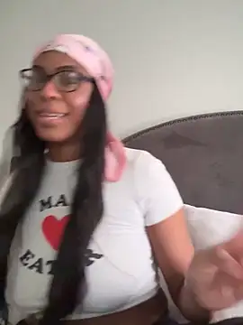 Snapshot of CandyLuxxxx chatting on 01/26/25, 08:02 CandyLuxxxx online show from 01/26/25, 08:02