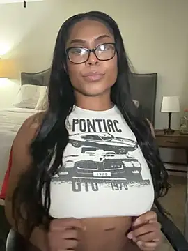 Snapshot of CandyLuxxxx chatting on 01/28/25, 05:54 CandyLuxxxx online show from 01/28/25, 05:54