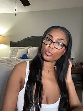 Snapshot of CandyLuxxxx chatting on 01/31/25, 11:24 CandyLuxxxx online show from 01/31/25, 11:24