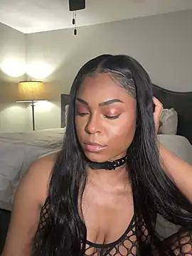 Snapshot of CandyLuxxxx chatting on 02/02/25, 11:08 CandyLuxxxx online show from 02/02/25, 11:08