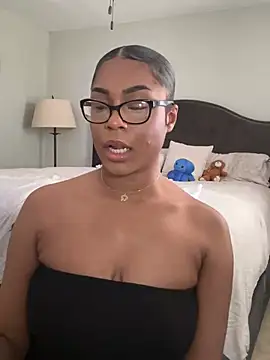 Snapshot of CandyLuxxxx chatting on 02/04/25, 07:11 CandyLuxxxx online show from 02/04/25, 07:11