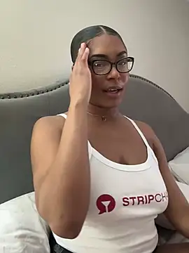 Snapshot of CandyLuxxxx chatting on 02/05/25, 07:53 CandyLuxxxx online show from 02/05/25, 07:53