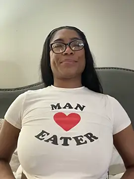 Snapshot of CandyLuxxxx chatting on 02/20/25, 11:42 CandyLuxxxx online show from 02/20/25, 11:42