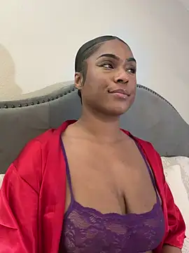 Snapshot of CandyLuxxxx chatting on 02/28/25, 10:30 CandyLuxxxx online show from 02/28/25, 10:30