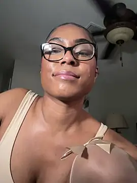 Snapshot of CandyLuxxxx chatting on 03/01/25, 12:07 CandyLuxxxx online show from 03/01/25, 12:07