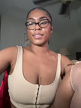 Snapshot of CandyLuxxxx chatting on 03/01/25, 09:37 CandyLuxxxx online show from 03/01/25, 09:37