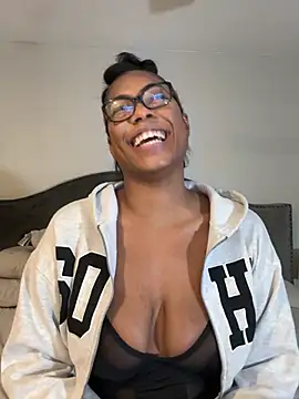 Snapshot of CandyLuxxxx chatting on 03/09/25, 03:01 CandyLuxxxx online show from 03/09/25, 03:01