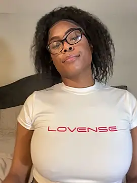 Snapshot of CandyLuxxxx chatting on 03/13/25, 01:21 CandyLuxxxx online show from 03/13/25, 01:21