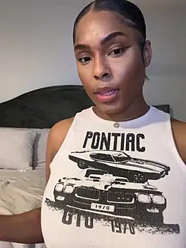 Snapshot of CandyLuxxxx chatting on 03/19/25, 10:00 CandyLuxxxx online show from 03/19/25, 10:00