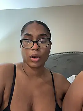 Snapshot of CandyLuxxxx chatting on 03/22/25, 12:25 CandyLuxxxx online show from 03/22/25, 12:25