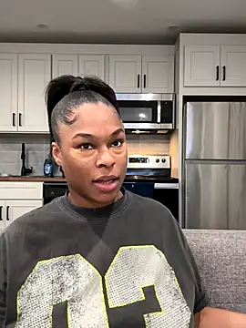 Snapshot of CandyLuxxxx chatting on 09/13/25, 04:23 CandyLuxxxx online show from 09/13/25, 04:23