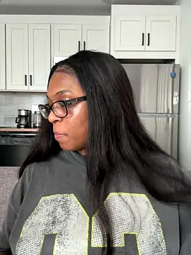 Snapshot of CandyLuxxxx chatting on 10/12/25, 03:33 CandyLuxxxx online show from 10/12/25, 03:33