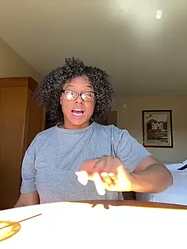 Snapshot of CandyLuxxxx chatting on 02/21/26, 08:43 CandyLuxxxx online show from 02/21/26, 08:43