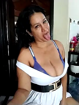 keilymadam online show from 10/17/25, 12:41