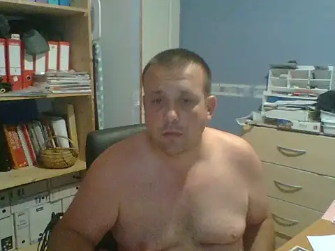 manubm03 online show from 06/25/26, 03:28