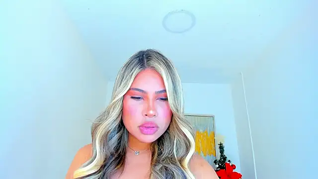 Snapshot of Carlota_peach chatting on 12/29/24, 03:13 Carlota peach online show from 12/29/24, 03:13